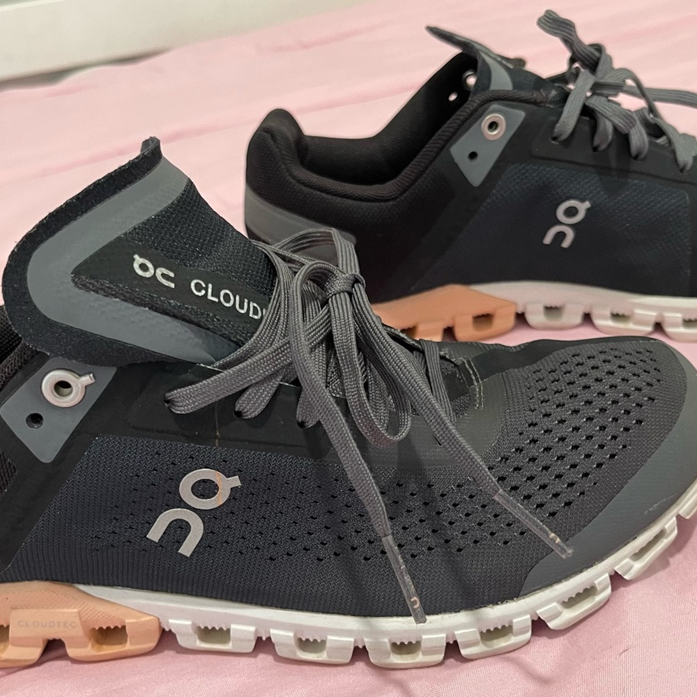 On Cloud women Black and Gray Running Shoes